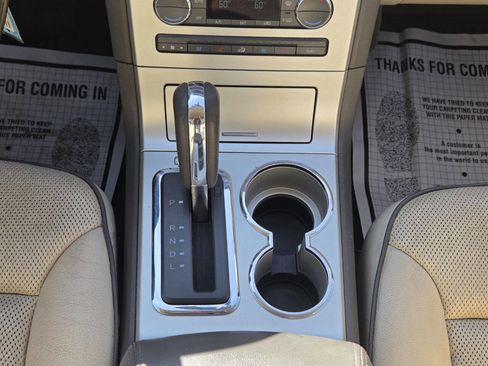 Used 2010 Lincoln MKX AWD image 32