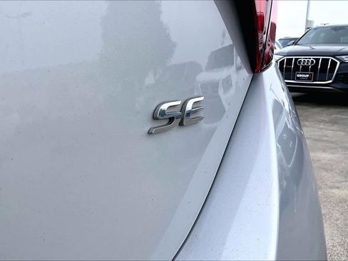 Used 2019 Toyota Corolla SE FWD image 9