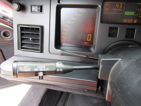 Used 1989 Chevrolet Corvette Coupe RWD image 23