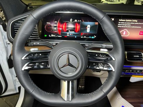 New 2026 Mercedes-Benz GLS 580 4MATIC image 27