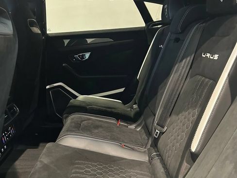Used 2024 Lamborghini Urus Performante AWD/4WD image 32