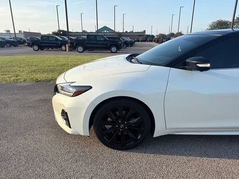 Used 2023 Nissan Maxima SR w/ Sport Mat Group FWD image 10