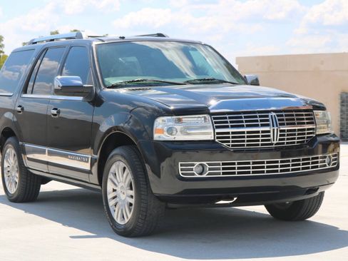 Used 2014 Lincoln Navigator 2WD image 34