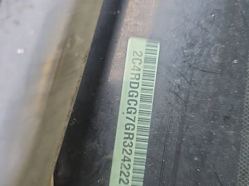 Used 2016 Dodge Grand Caravan SXT image 6