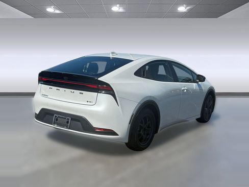 Used 2024 Toyota Prius LE image 9