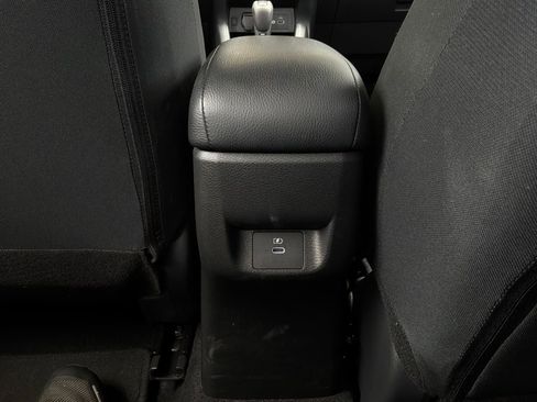 Used 2025 Nissan Versa SV FWD image 13
