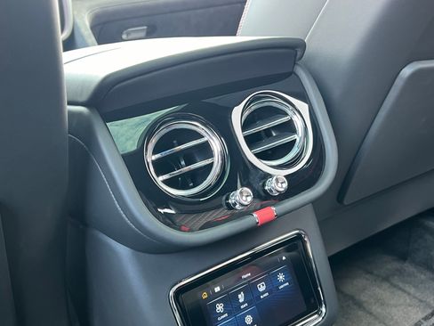 Used 2022 Bentley Bentayga Speed AWD/4WD image 19