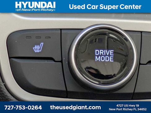 Used 2026 Hyundai Venue SEL FWD image 24