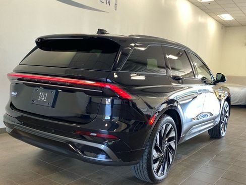 Certified 2025 Lincoln Nautilus Reserve w/ Jet Appearance Package AWD/4WD image 7