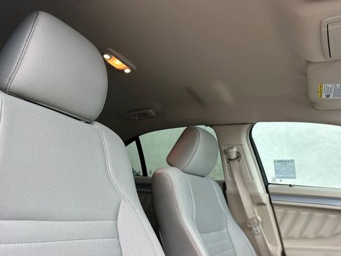 Used 2018 Ford Taurus SE image 17