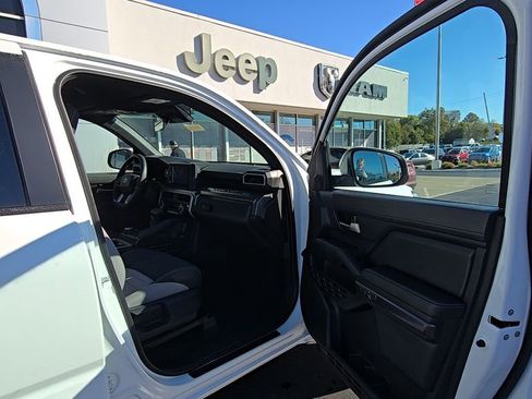 Used 2024 Toyota Tacoma TRD Sport image 17