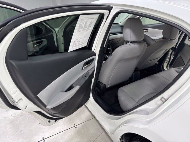 Used 2019 Toyota Yaris L FWD image 22