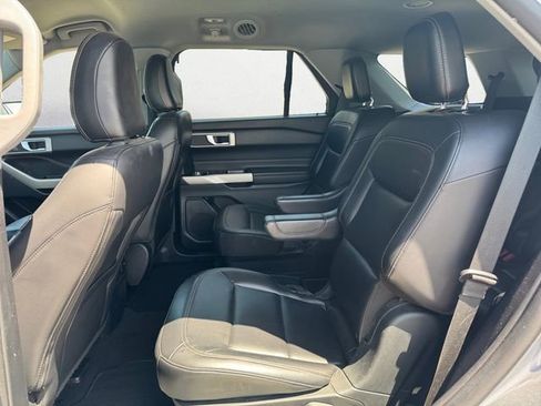 Used 2021 Ford Explorer XLT w/ Equipment Group 202A AWD/4WD image 13