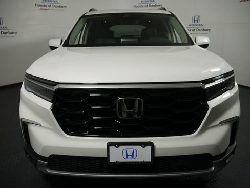 New 2026 Honda Pilot Touring image 2