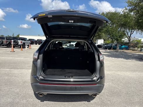 Used 2018 Ford Edge Titanium FWD image 27
