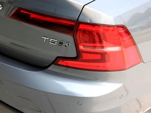 Used 2018 Volvo S90 T5 Momentum w/ Convenience Package image 22