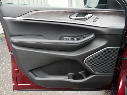 New 2026 Jeep Grand Cherokee Limited image 11