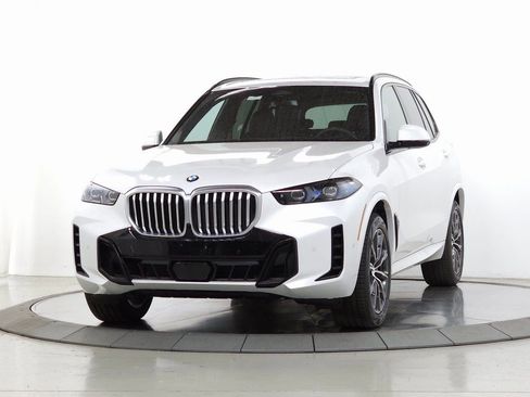 Used 2026 BMW X5 xDrive40i w/ M Sport Package image 3