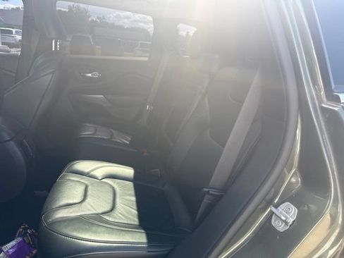 Used 2019 Jeep Cherokee Limited AWD/4WD image 8