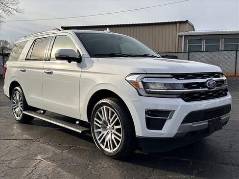Used 2023 Ford Expedition Limited image 2