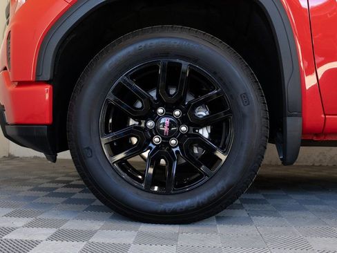 Used 2025 GMC Sierra 1500 Elevation image 9