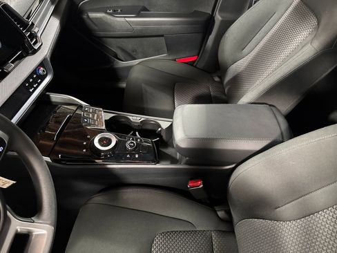 Certified 2025 Kia Sportage LX image 16