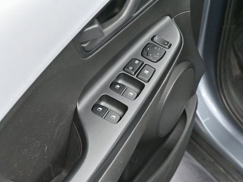 Used 2019 Hyundai Kona SE FWD image 11