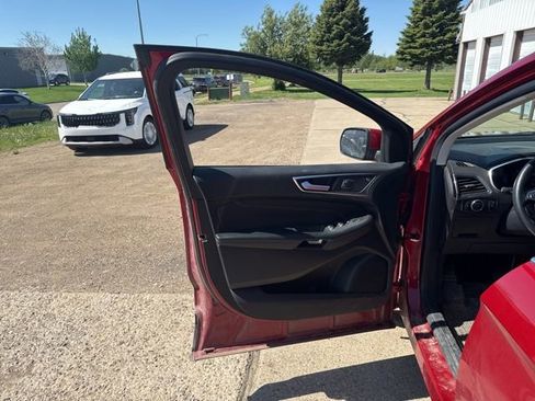 Used 2021 Ford Edge Titanium w/ Class II Trailer Tow Package AWD/4WD image 13