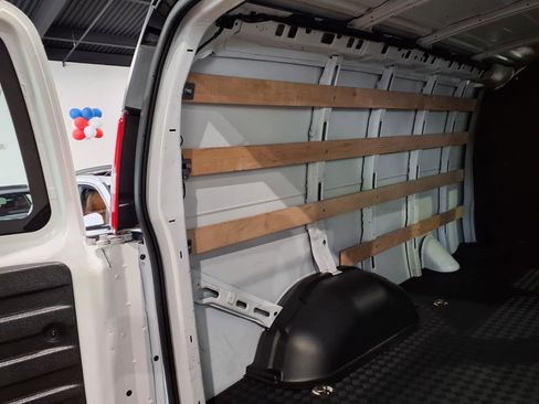 Used 2025 GMC Savana 2500 w/ Driver Convenience Package RWD image 8