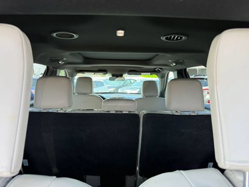 Used 2018 Ford Explorer XLT w/ Equipment Group 202A FWD image 6