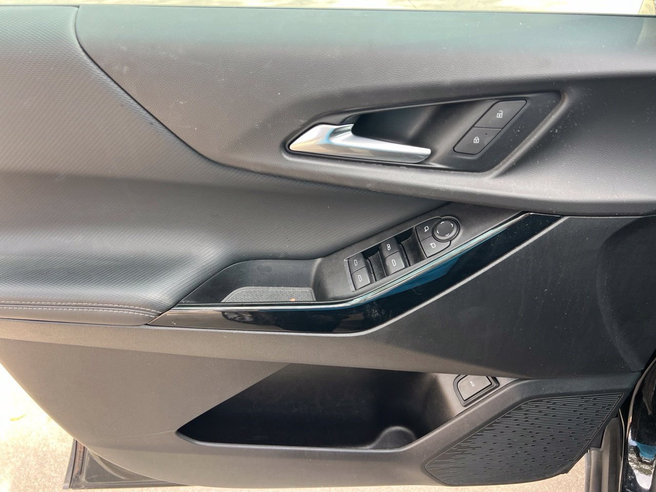 Used 2025 Chevrolet Equinox LT w/ Convenience Package II FWD image 11