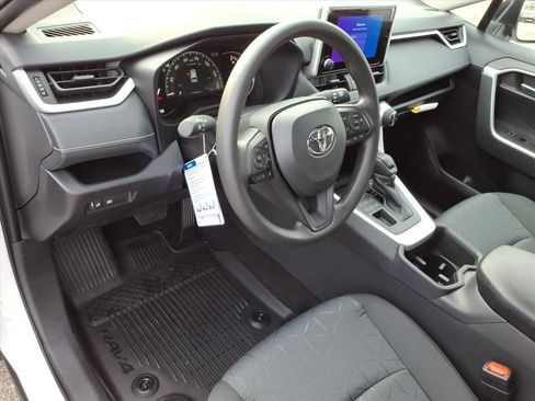 New 2025 Toyota RAV4 XLE image 4