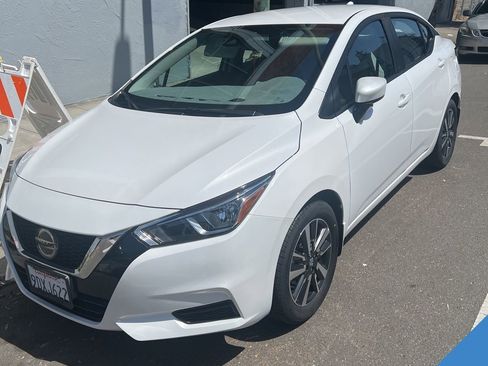 Used 2022 Nissan Versa SV w/ Trunk Package FWD image 4