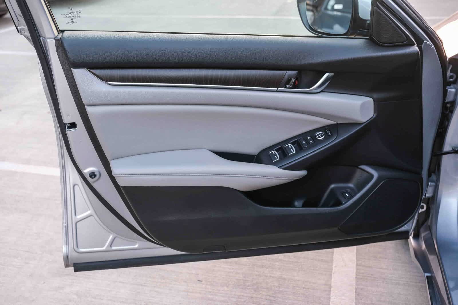 Used 2020 Honda Accord EX image 23