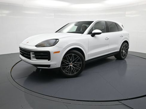 Certified 2026 Porsche Cayenne AWD/4WD image 1