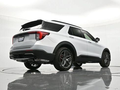 New 2026 Ford Explorer ST-Line w/ ST-Line Street Pack RWD image 43