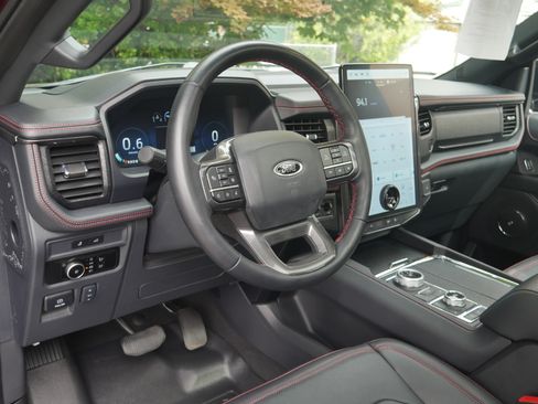 Certified 2024 Ford Expedition Limited AWD/4WD image 4