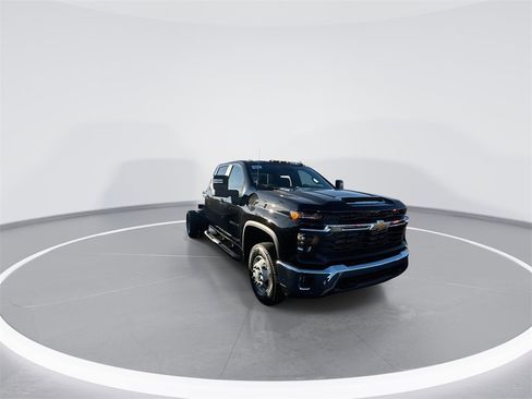 New 2026 Chevrolet Silverado 3500 LT image 2
