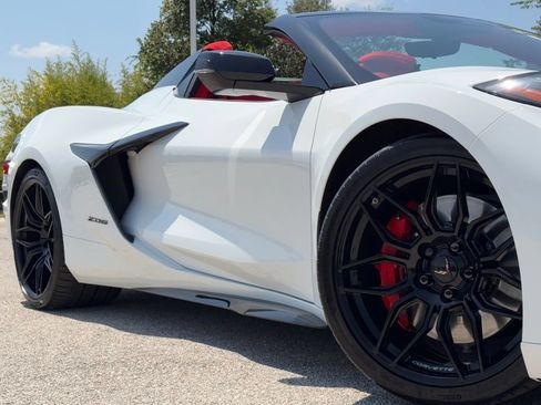 Used 2025 Chevrolet Corvette Z06 RWD image 2