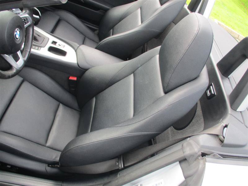 Used 2011 BMW Z4 sDrive30i RWD image 10
