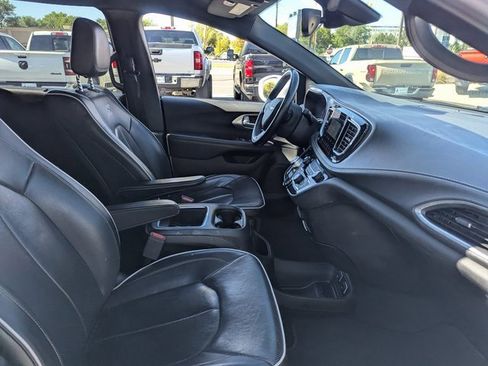 Used 2018 Chrysler Pacifica Limited w/ Advanced Safetytec Group image 35