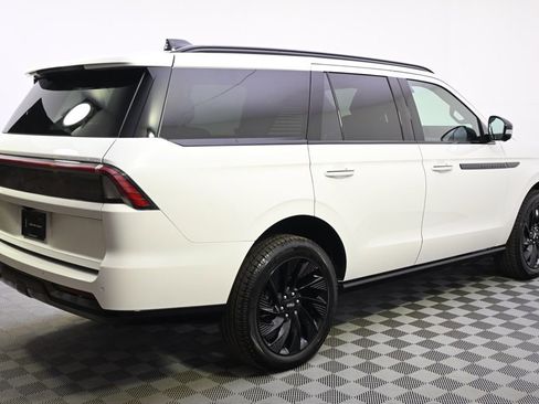 New 2026 Lincoln Navigator Reserve w/ Jet Appearance Package AWD/4WD image 7