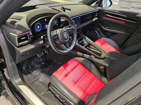 New 2024 Porsche Macan 4 Electric image 4