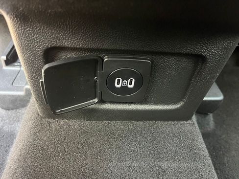 Certified 2025 Lincoln Corsair AWD image 17