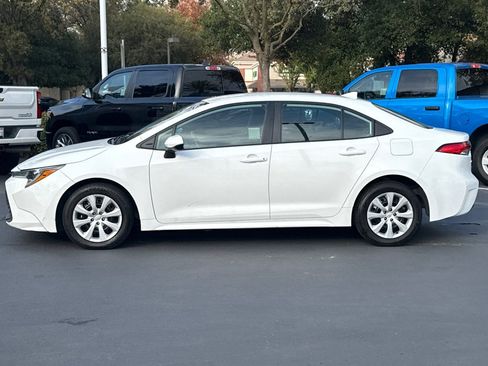 Used 2023 Toyota Corolla LE image 6