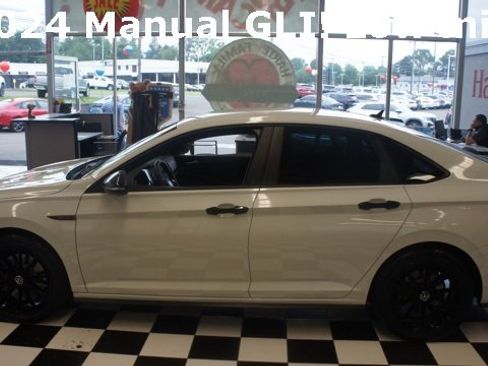 Used 2024 Volkswagen Jetta GLI 40th Anniversary Edition image 4