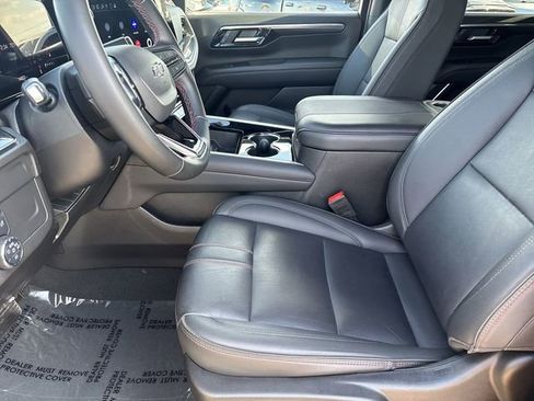 Used 2025 Chevrolet Suburban RST image 19