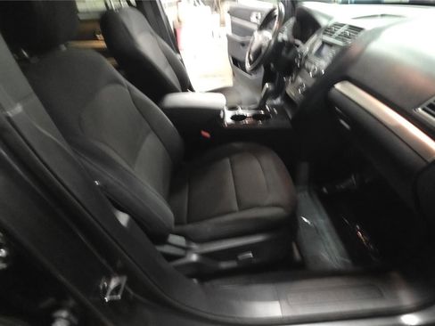 Used 2018 Ford Explorer XLT image 14