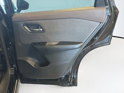 Used 2023 Nissan Rogue SV AWD/4WD image 30