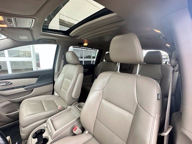 Used 2015 Honda Odyssey Touring Elite image 9